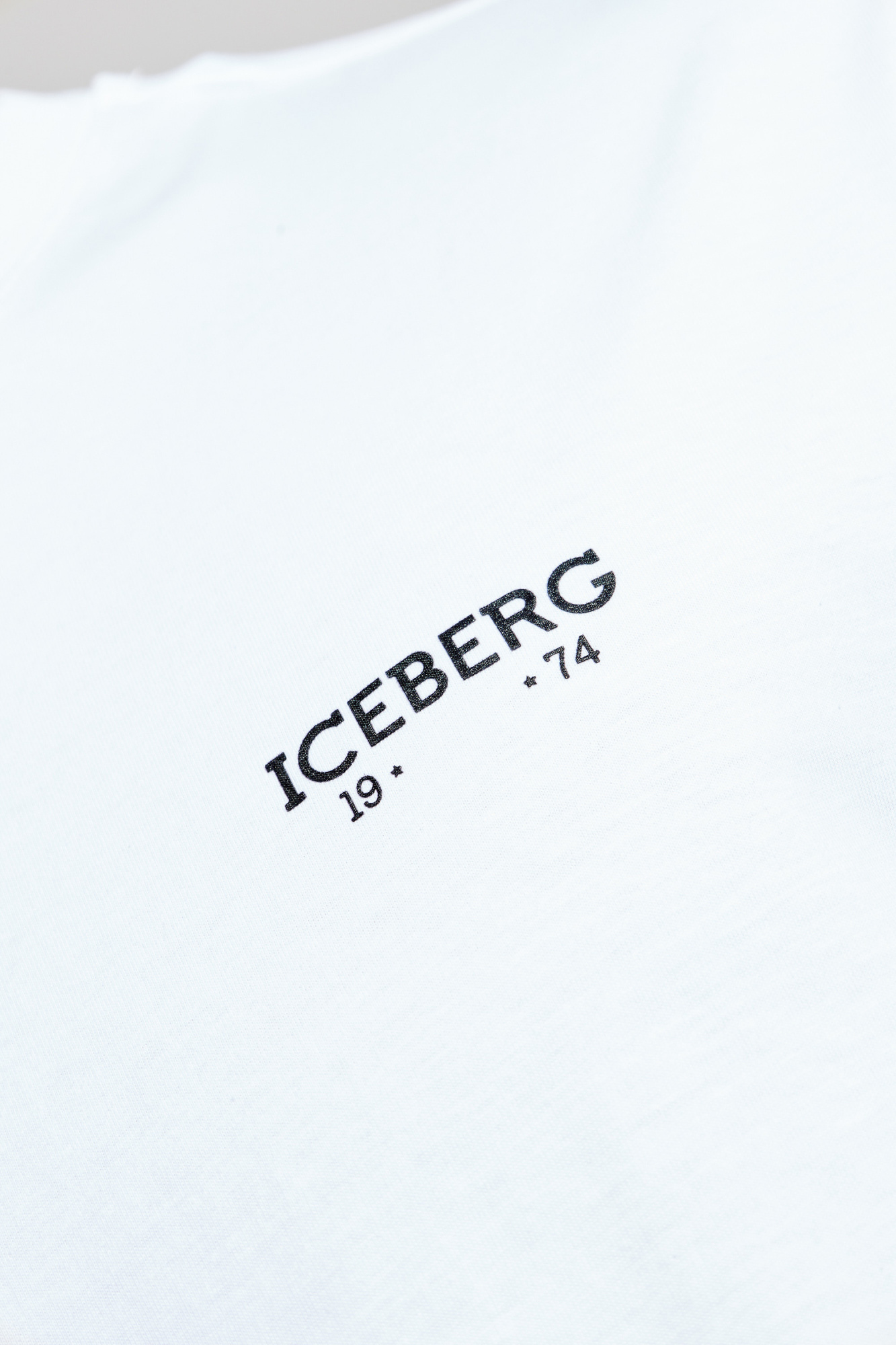 Tシャツ・カットソー ICEBERG Men T-shirt White F0256307 1101 White regular fit T-shirt in sustainable interlock fabric